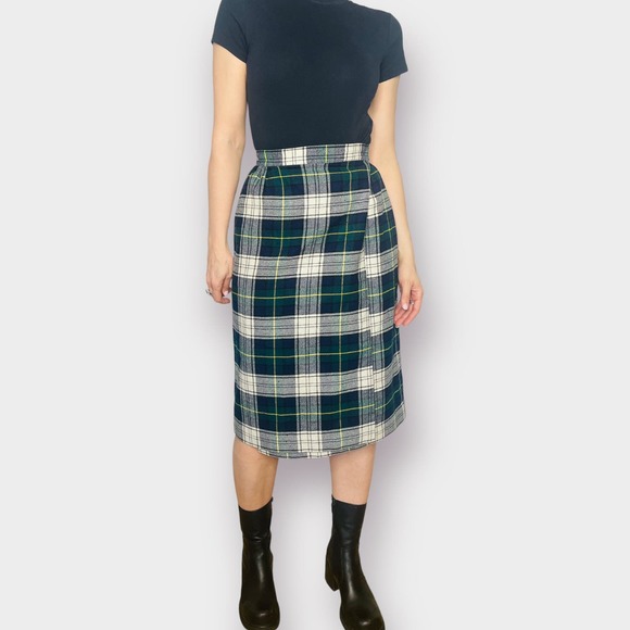 70s Green and Navy Plaid Vintage‎ Skirt - Picture 5 of 11